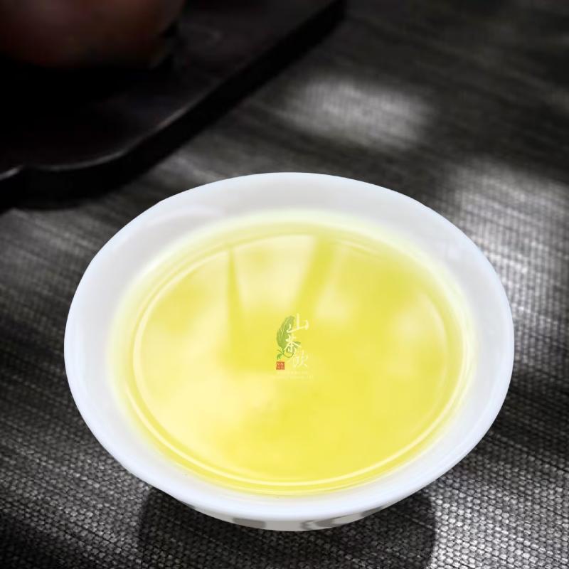 山茶飲招牌 福壽梨山停機坪黑罐